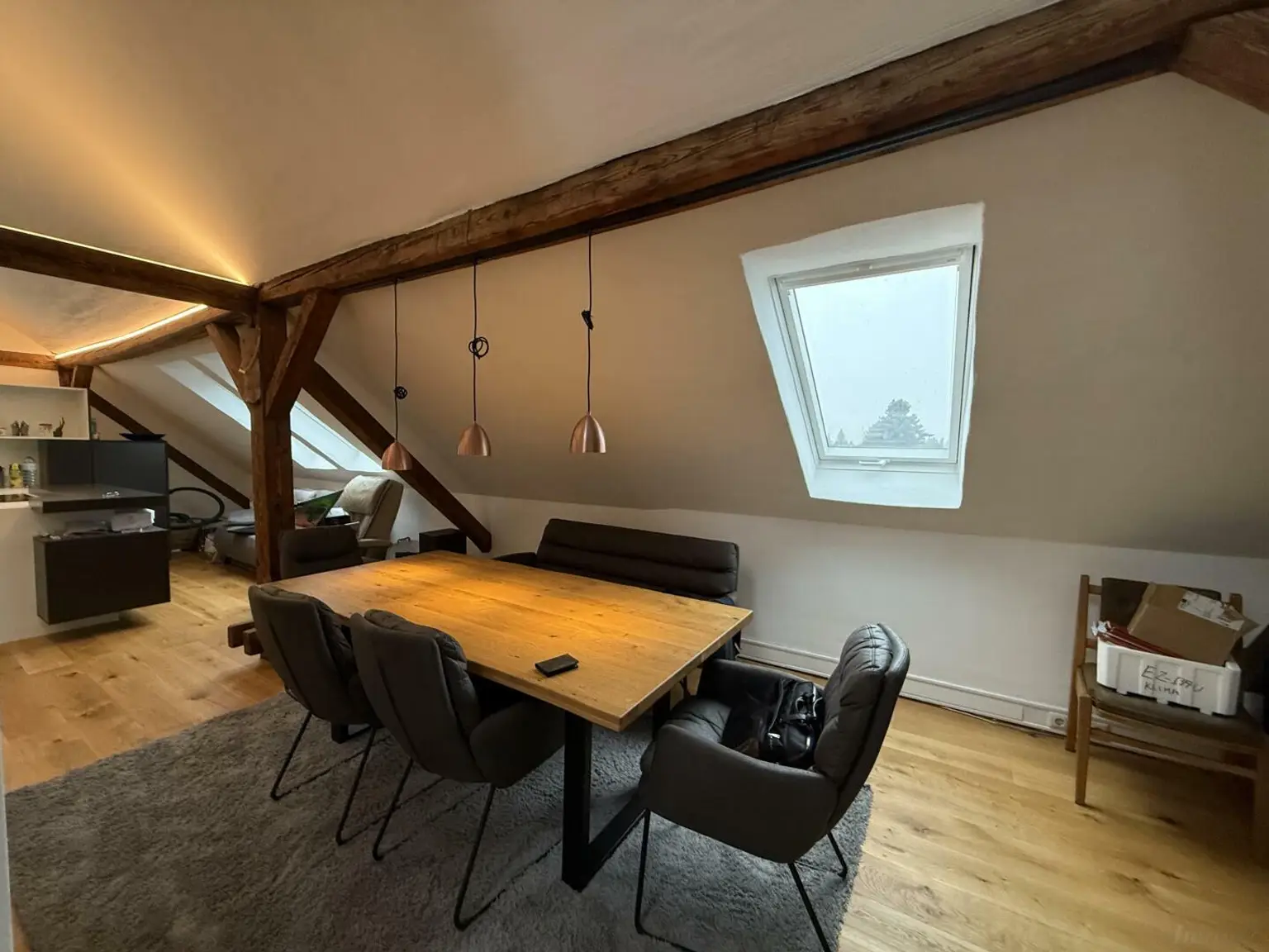 Seltene Gelegenheit! Hochwertige, offen geschnittene Wohnung mit Uhrturm-Blick