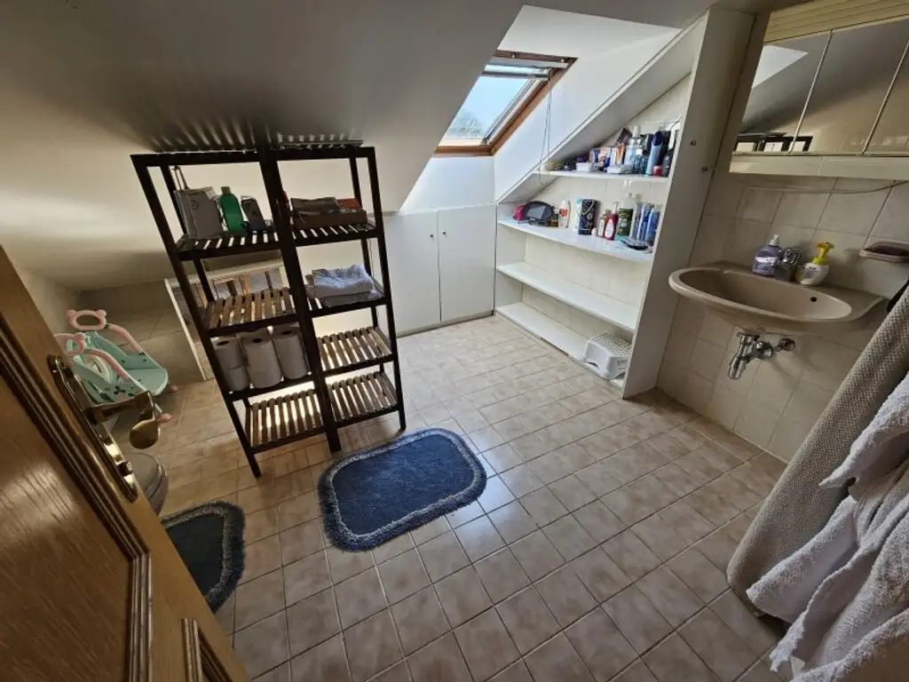 Einfamilienhaus mit Sauna uvm. auf Pachtgrundstück (verlängerbar) in Steinbrunn mit Zugang zum Badeteich!