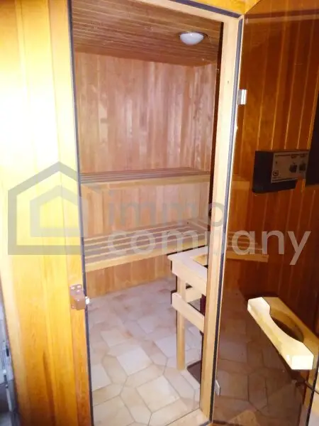 Exklusives Reihenmittelhaus in 1130 Wien – 10 Zimmer, Garten, Balkone- barrierefrei!