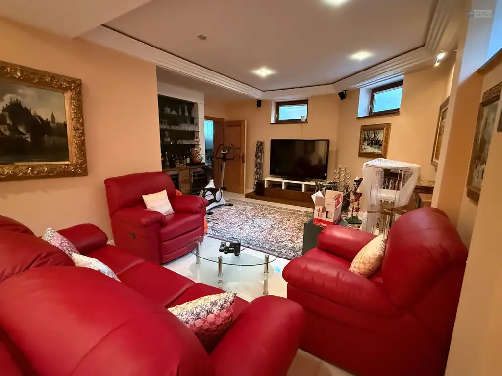 GARTENPARADIES   -  9.000 M² - 
LANDHAUS IN PARKLANDSCHAFT  
NUR 30 MINUTEN VON WIEN