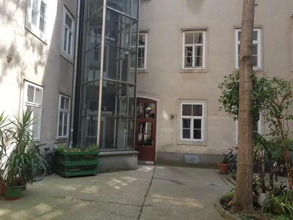 NEU RENOVIERT -  Bürofläche/Ordination Nähe Votivkirche!