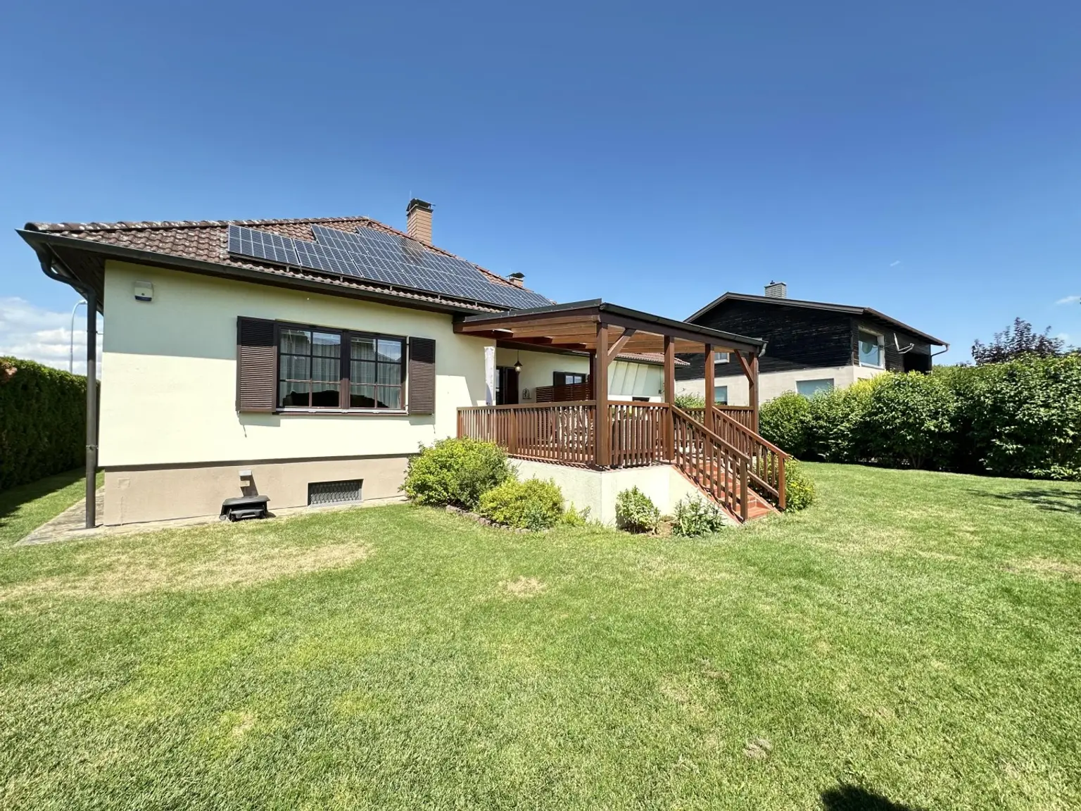 "Gepflegtes Einfamilienhaus mit Garten-Oase"