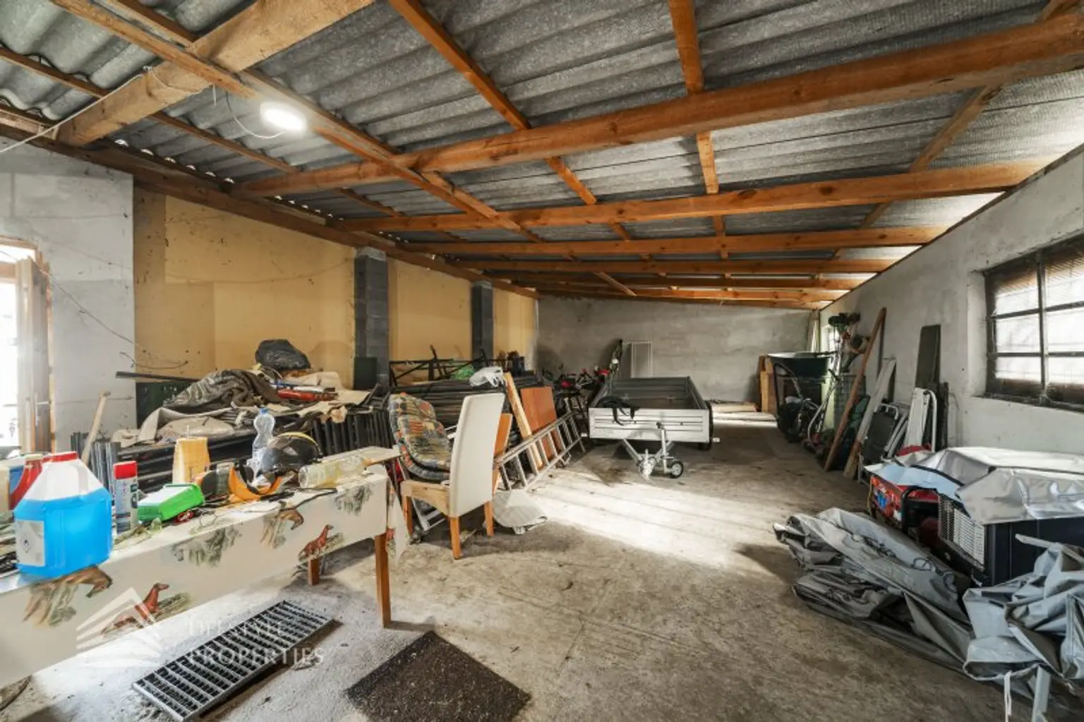 Geräumiges renovierungsbedürftiges Einfamilienhaus mit großen Garten