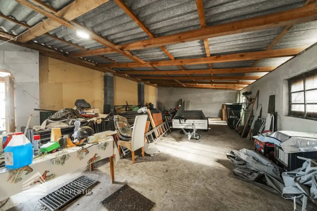 Geräumiges renovierungsbedürftiges Einfamilienhaus mit großen Garten