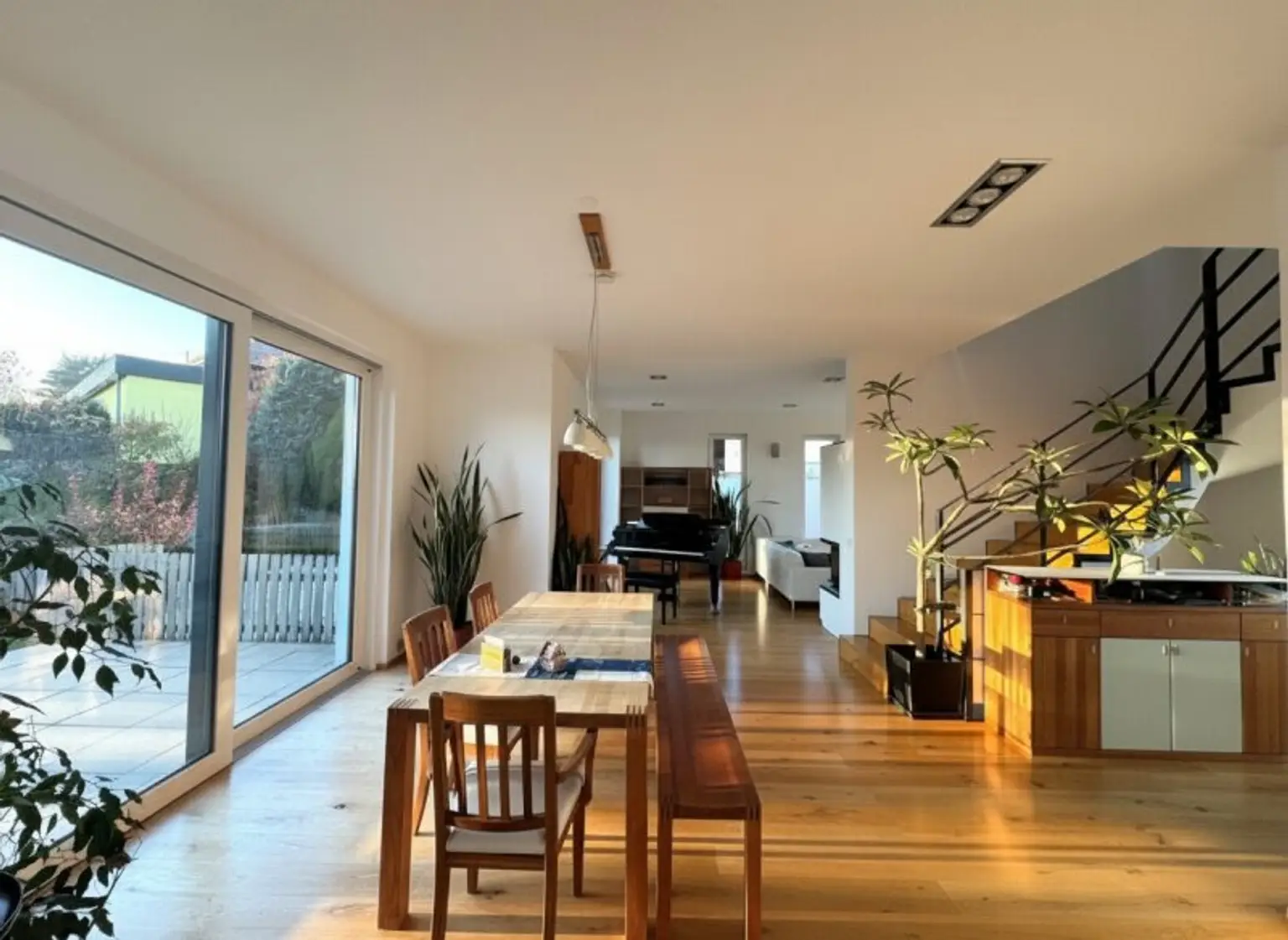 Modernes Einfamilienhaus mit exklusivem Schwimmteich/Naturpool