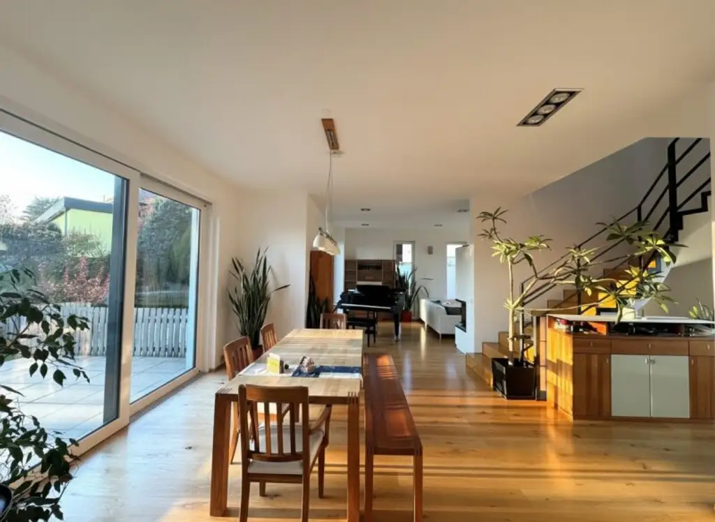 Modernes Einfamilienhaus mit exklusivem Schwimmteich/Naturpool