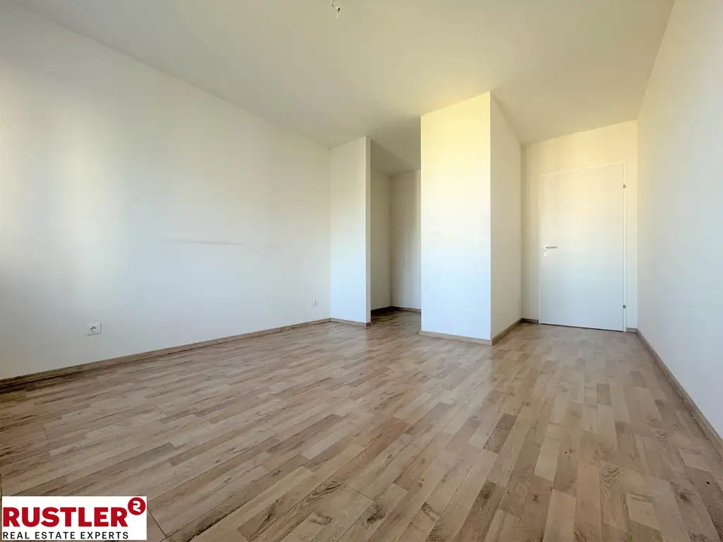 Geräumige, helle 2-Zimmerwohnung mit großer Loggia!