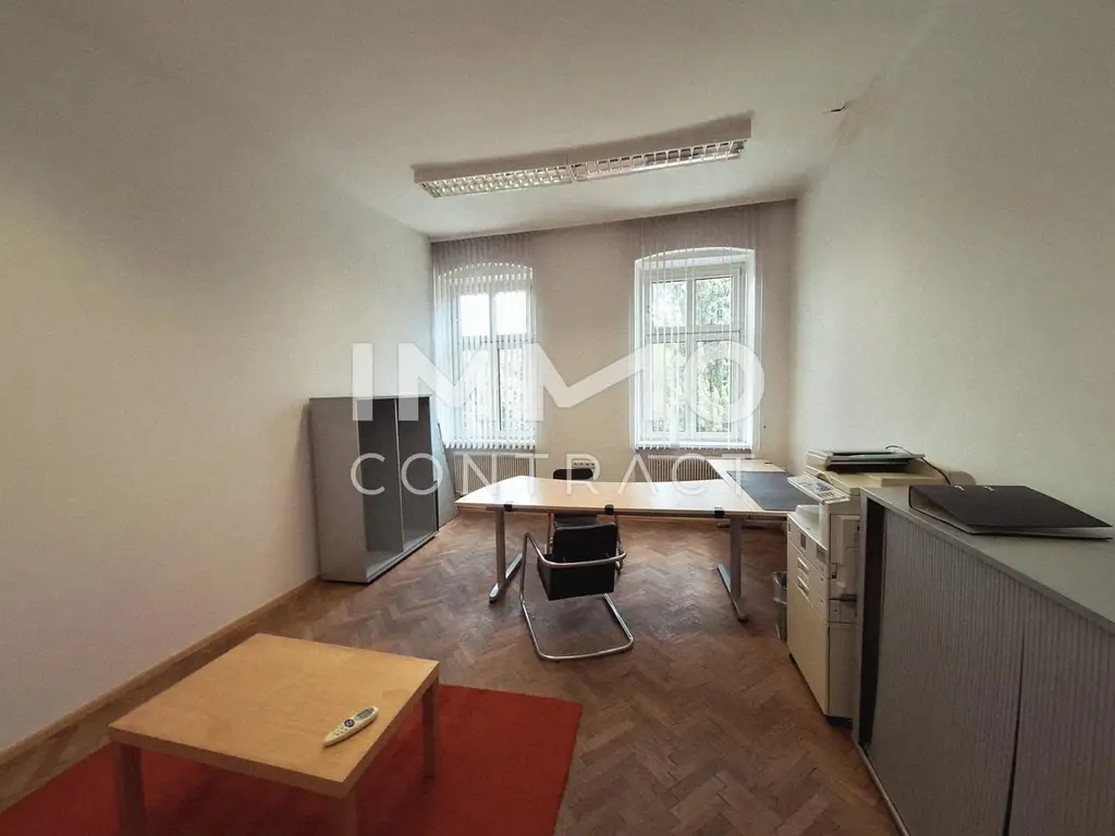 Repräsentatives Büro mit Blick auf den Volksgarten