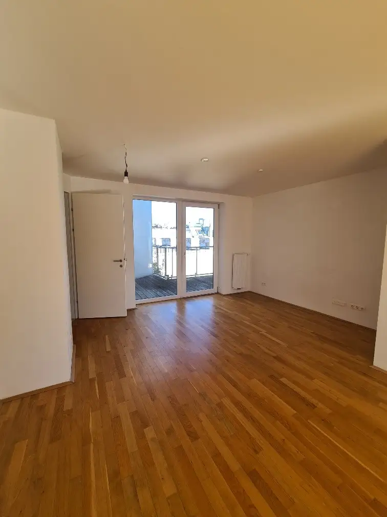 Herrliche Dachgeschosswohnung mit großer Terrasse - 
Nähe Krottenbachstraße!