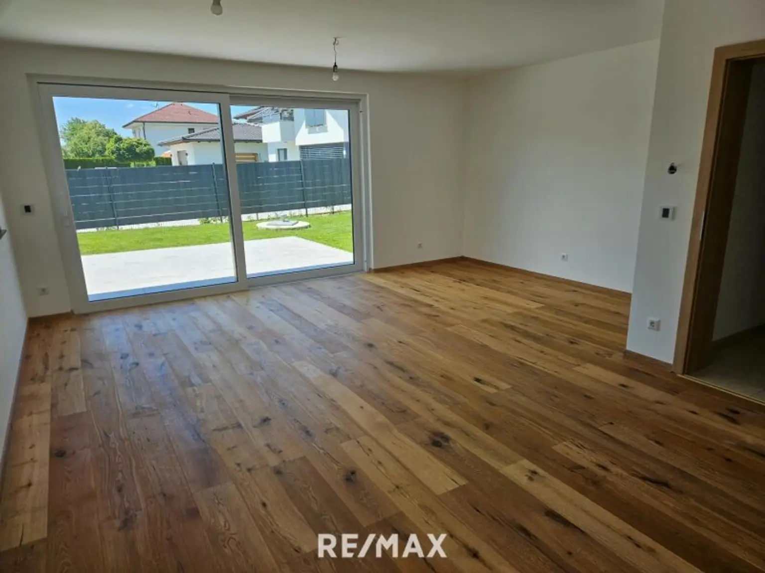 Wohnzimmer mit Blick Terrasse