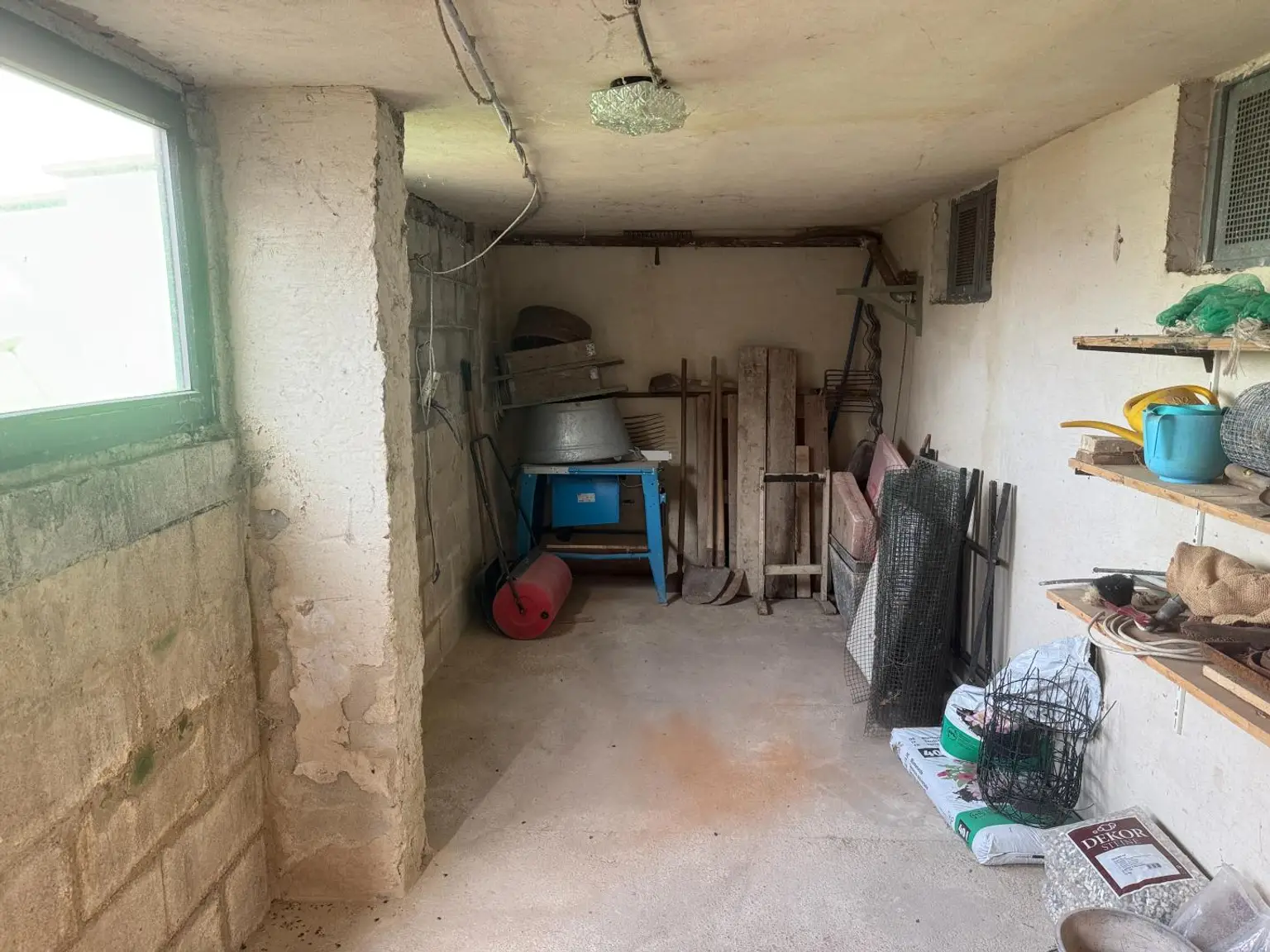 Lagerraum unter der Terrasse