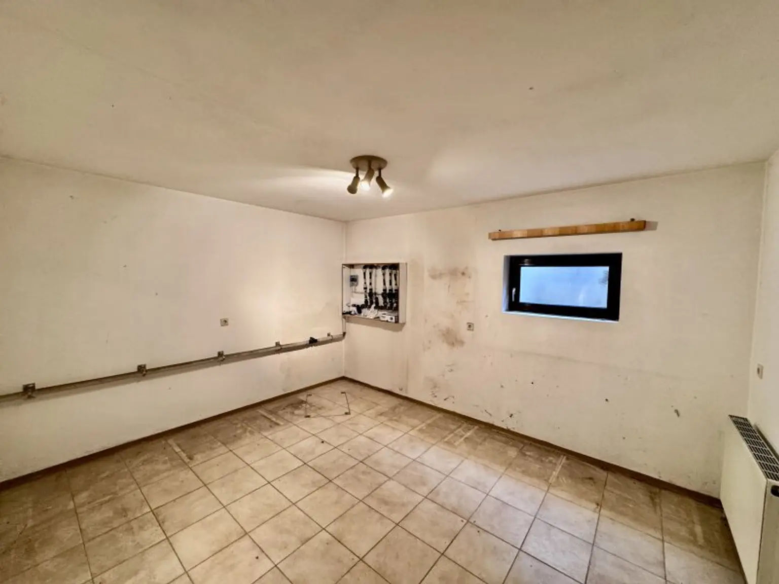 IHR NEUES ZUHAUSE - GROßZÜGIGES EINFAMILIENHAUS MIT SWIMMINGPOOL IN FLORIDSDORF