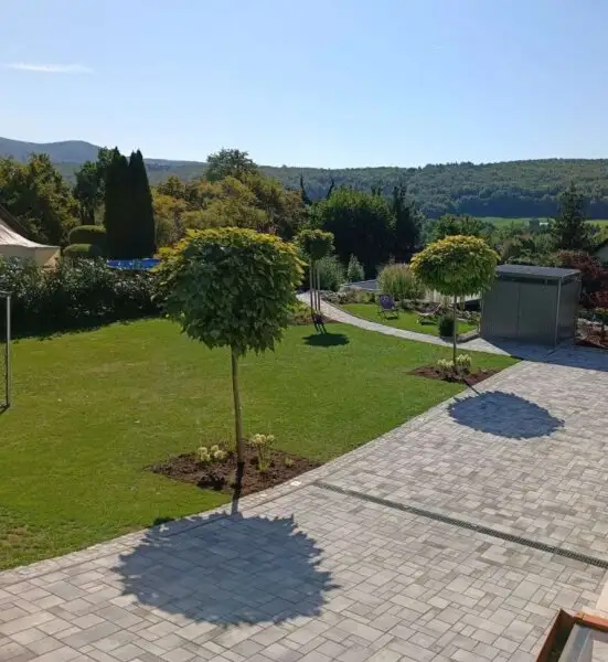 Sonniges Traumgrundstück mit PRIVATEM SCHWIMMTEICH und BAUPOTENZIAL