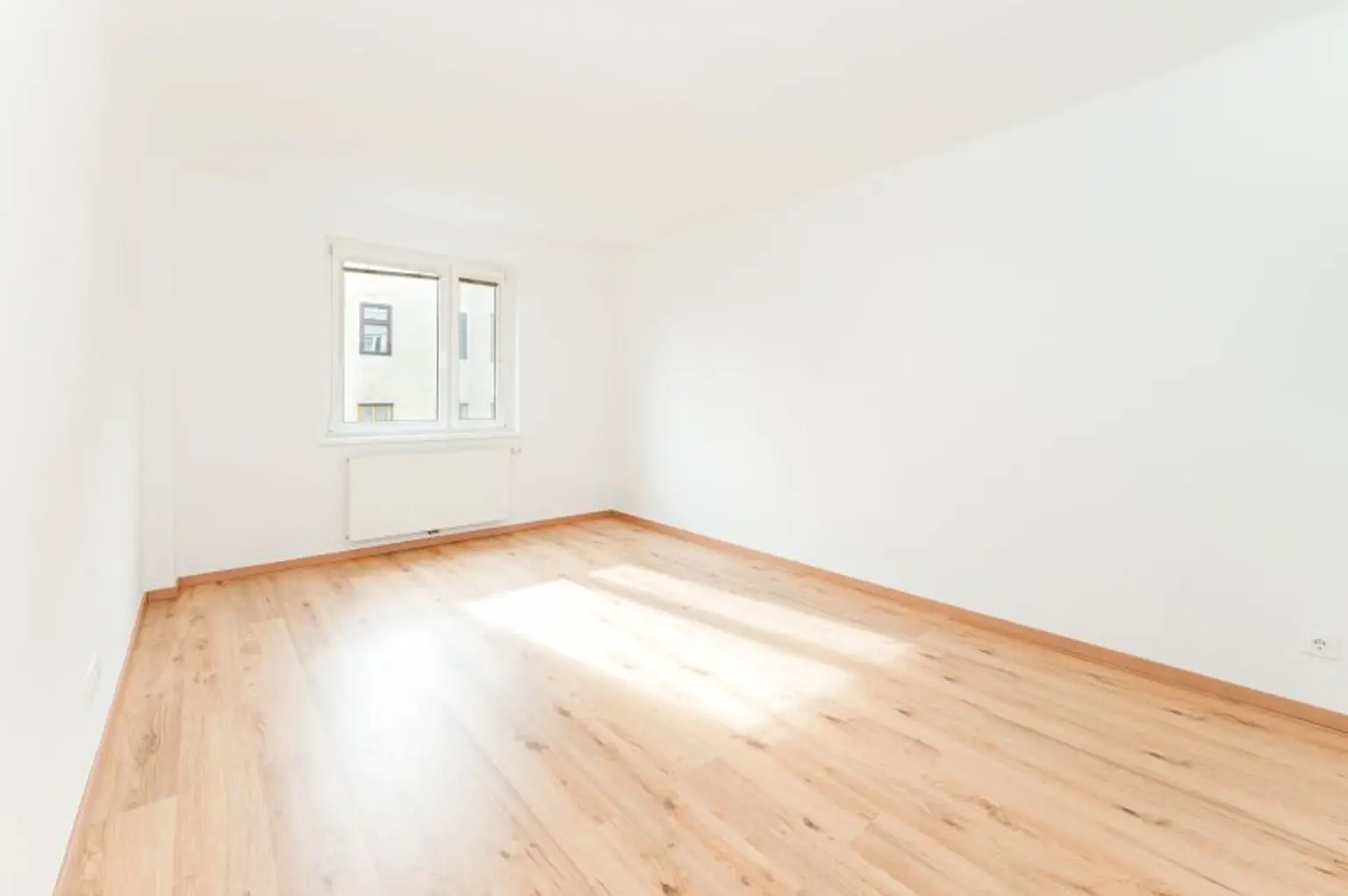 Nahe Schönbrunn! Hofseitige 2-Zimmer-Wohnung im 15. Bezirk zu vermieten!