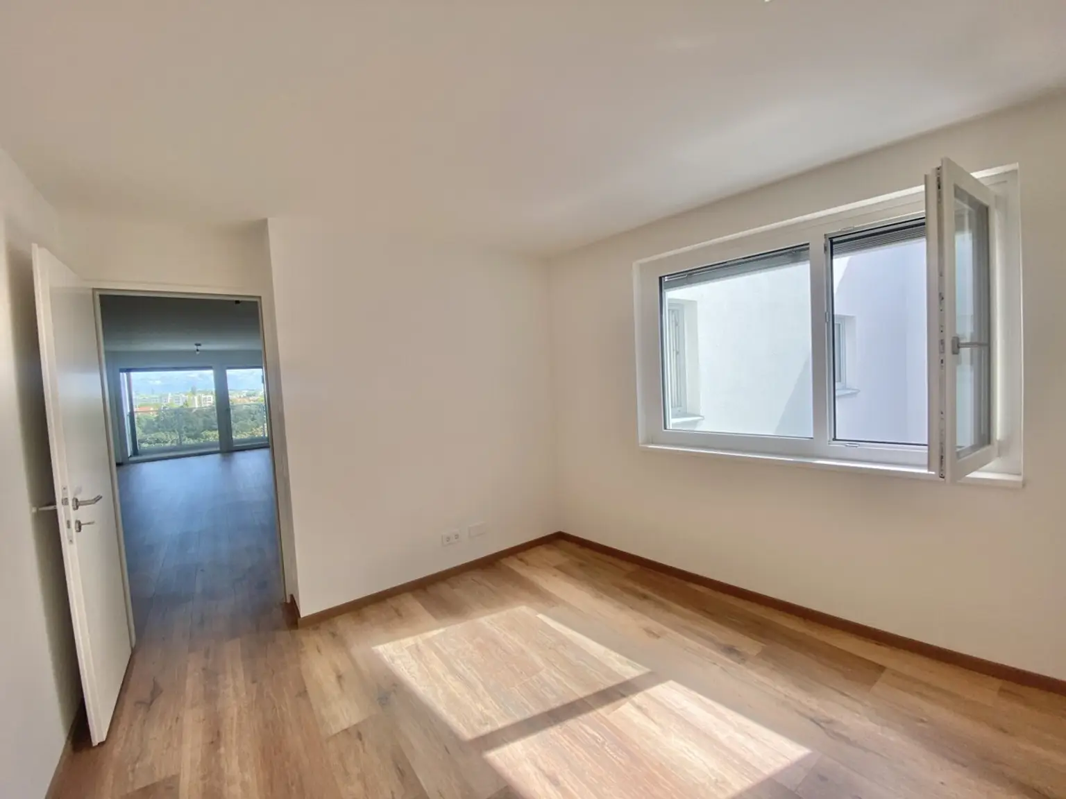ERSTBEZUG Top Anlage Wohnung U3 2 Zimmer + Loggia - 1 bedroom apartment + loggia U3 = DAS LAURENZ=