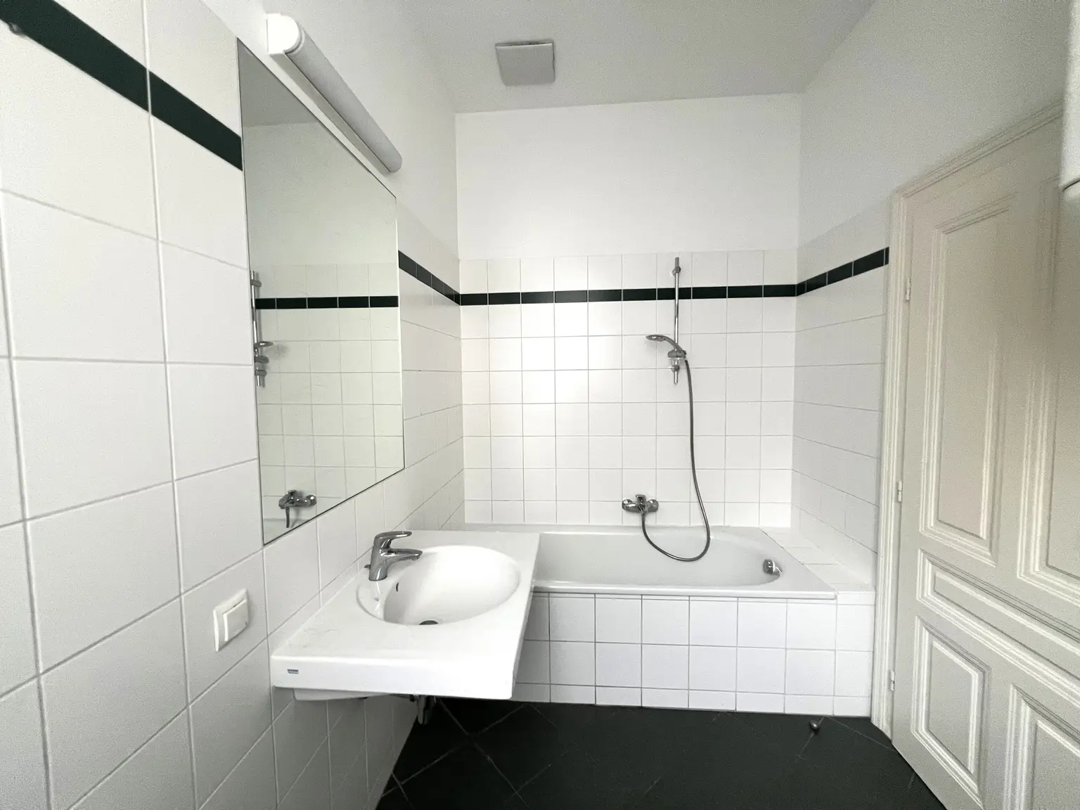 In Renovierung - UNBEFRISTET: Wohnen in Bestlage in einer Altbauwohnung