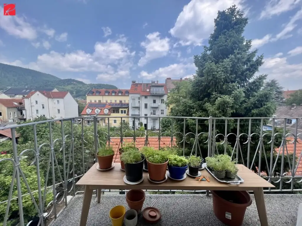 Altbauwohnung in der Nähe der FH JOANNEUM mit Balkon