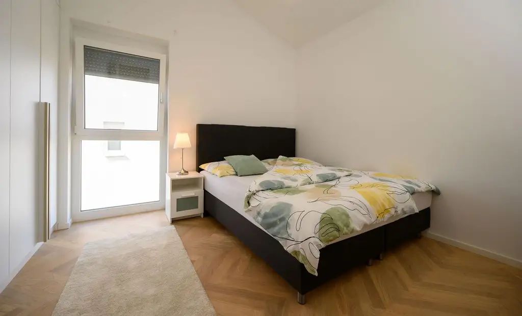 Provisionsfreie Doppelhaushälfte mit 162 m² Nutzfläche, Terrasse und Sonnengarten samt 2 Parkplätzen