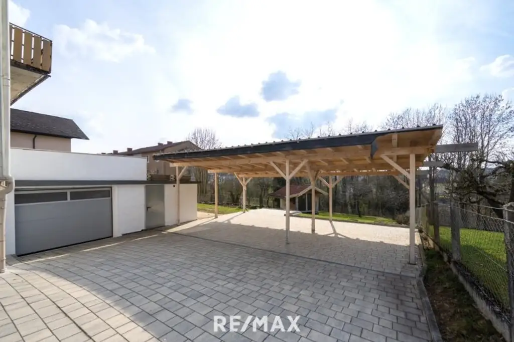 Voll unterkellertes Zweifamilienhaus mit Garten, Carport & Garage in sonniger Zentrumslage von Bad Hall!