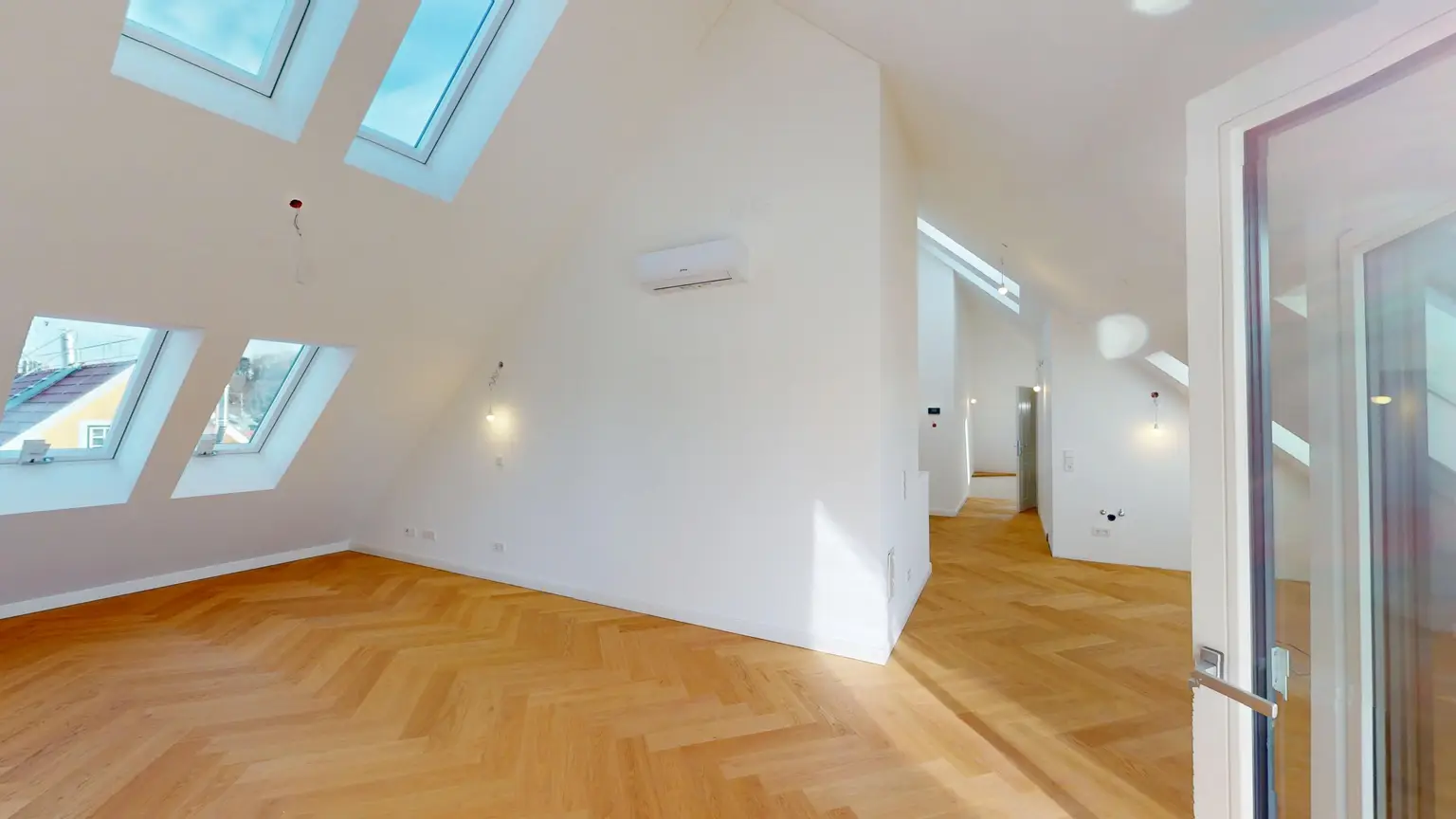 Traumhafte Dachwohnung im Hietzinger Cottage I Altbaujwel