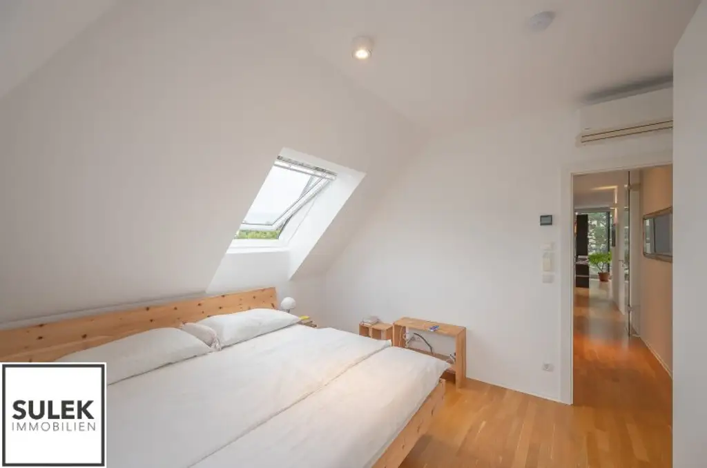 Ab Dezember: zentral begehbare 3 Zimmer Dachgeschoss Wohnung mit südseitigem Balkon im Herzen Döblings!