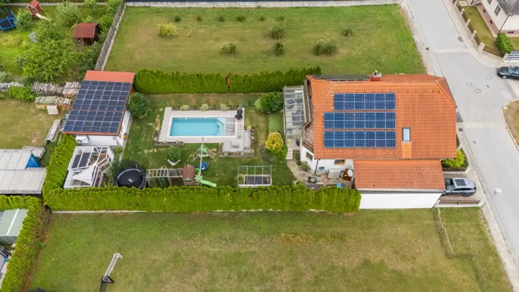 Exklusives Einfamilienhaus vor den Toren Wiens in nicht einsehbarer Grünruhelage / +++ RE/MAX Trend +++