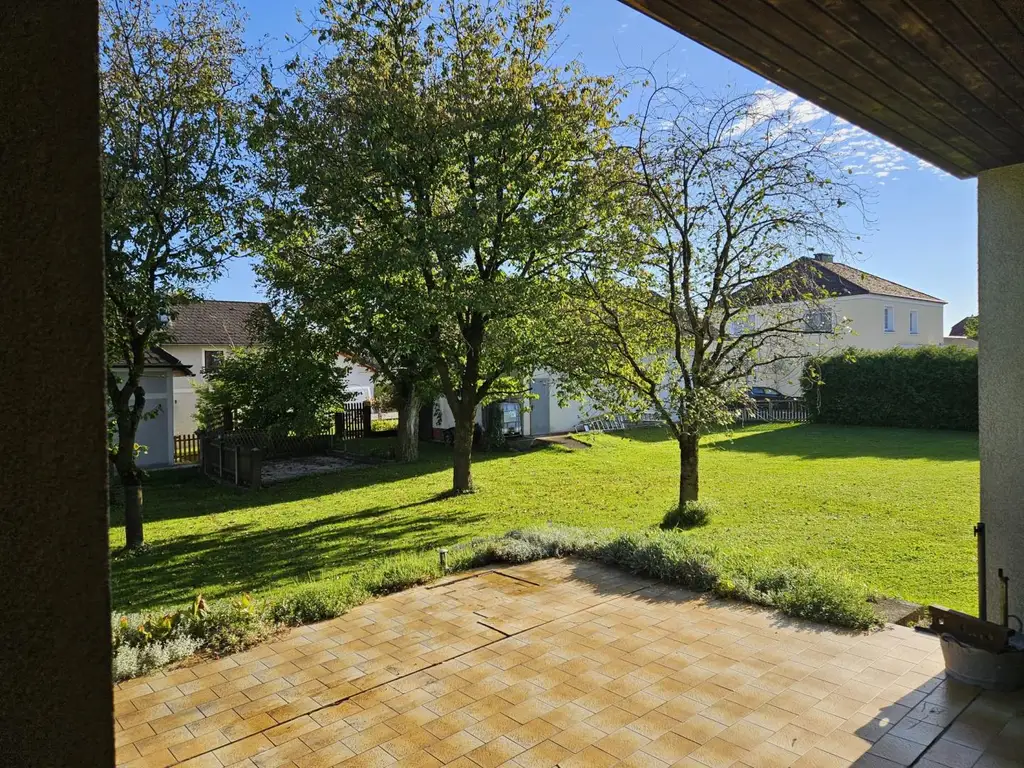 Mehrfamilienhaus mit viel Potenzial und Bauland-Agrar Widmung!