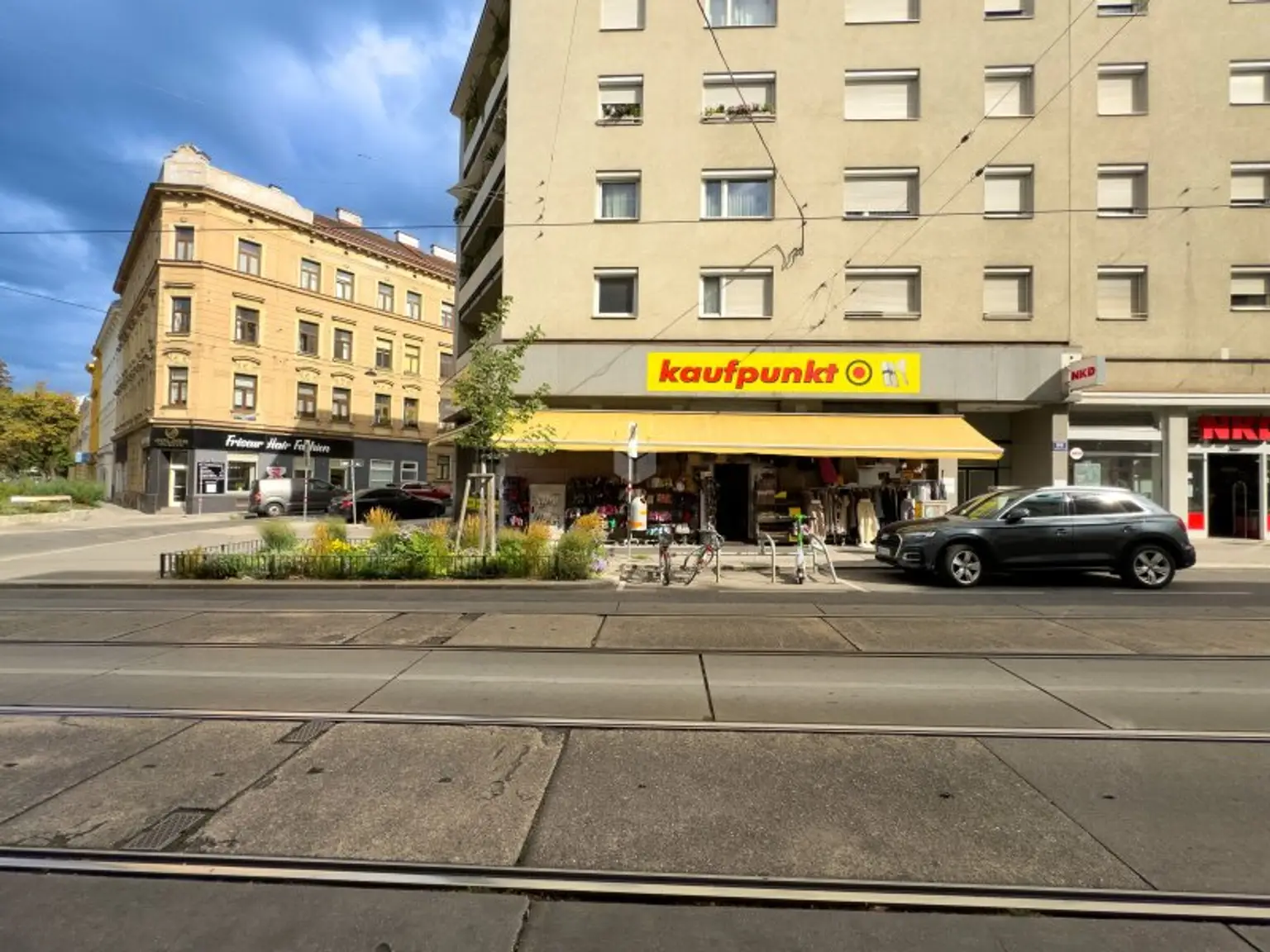 Strassenansicht Eingang
