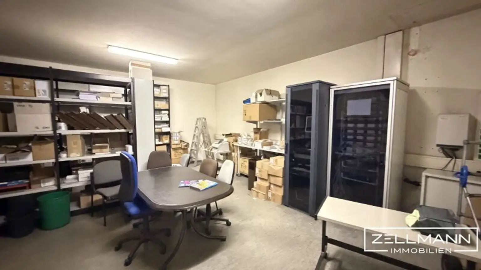 Bürofläche mit Lager und Parkplätzen in Gewerbeobjekt | ZELLMANN IMMOBILIEN