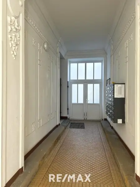 Eingangsbereich mit dezenten Verzierungen