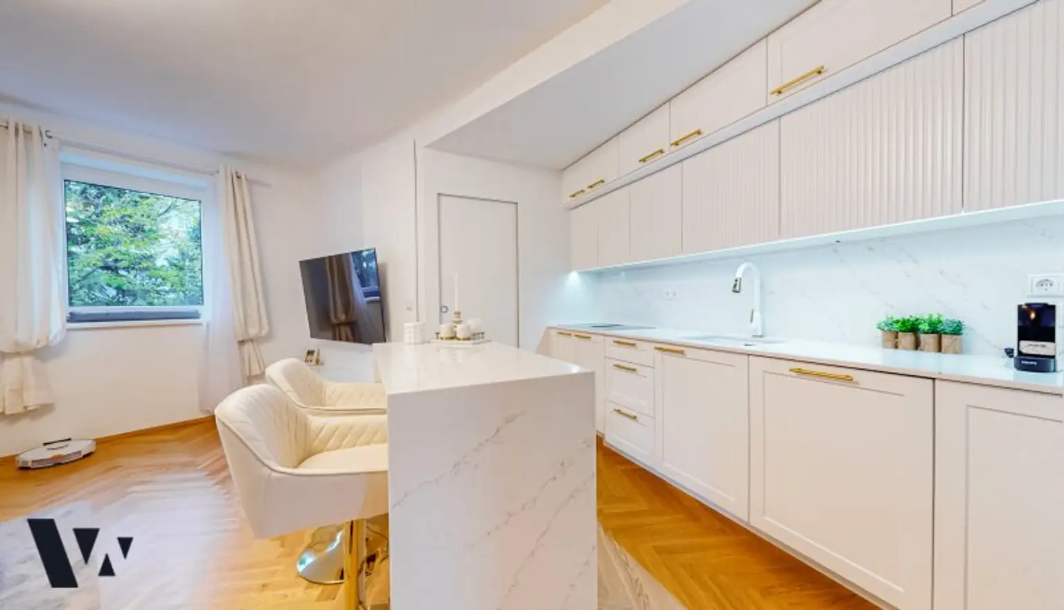 VOLLMÖBLIERTE 4-ZIMMER-DESIGNERWOHNUNG MIT BALKON | VIDEO-PRÄSENTATION