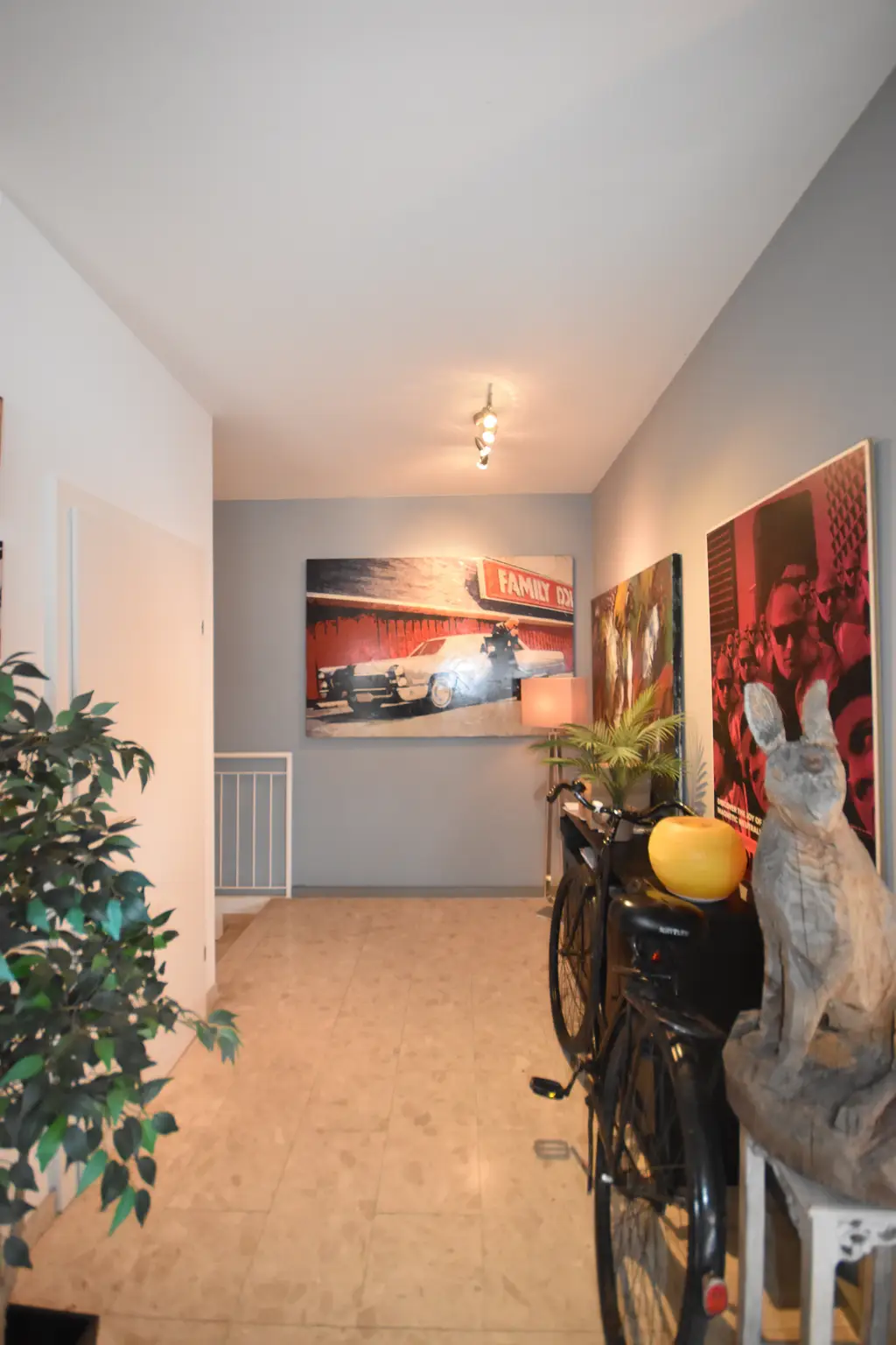 "SCHALLMOOS - Einzigartiges Atelier/Büro mit Wohnmöglichkeit und PKW-Stellplatz nähe Bahnhof"