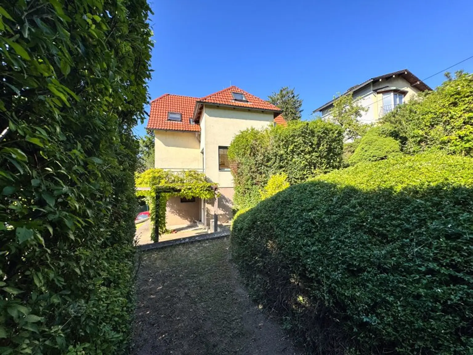 Traumlage am Wolfersberg – Einfamilienhaus mit unverbaubarem Weitblick