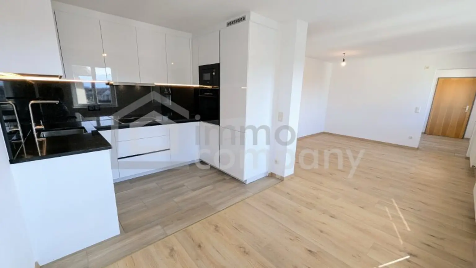 TOP INVESTITION in Lustenau - 3,5-Zimmer-Wohnung - inkl. neuer Küche und überdachten KFZ-Parkplatz