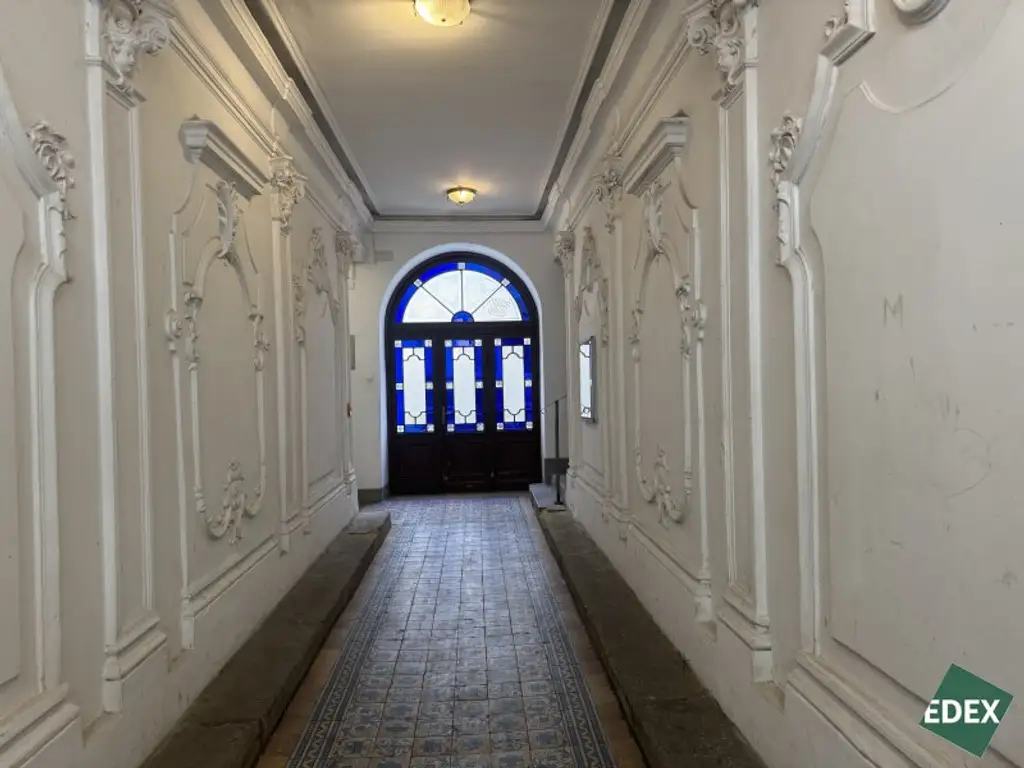 Wohnung mit Potential: Sanierungsbedürftige 2-Zimmer Wohnung nahe Augarten