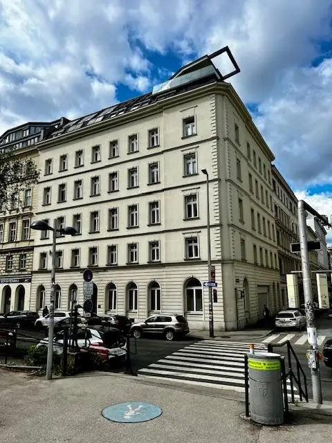 2 GEBÄUDEANSICHT