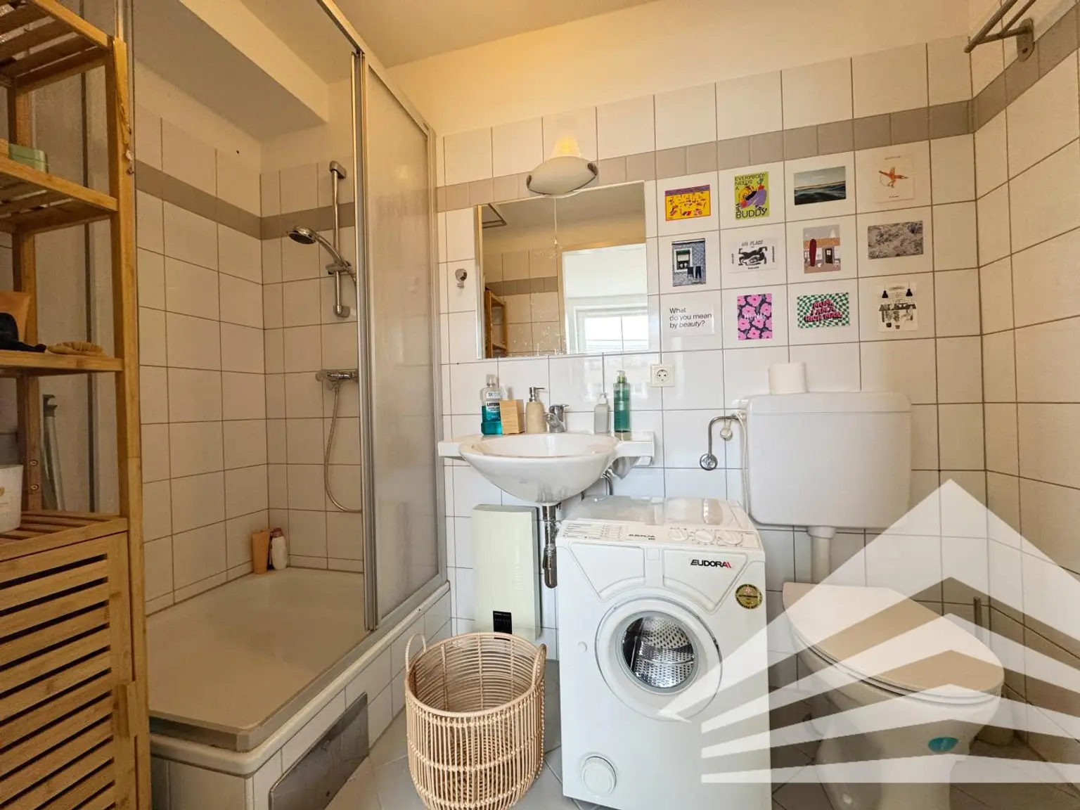 Ruhige 2 Zimmer DG-Galerie-Wohnung mit Küche in bester Zentrumslage