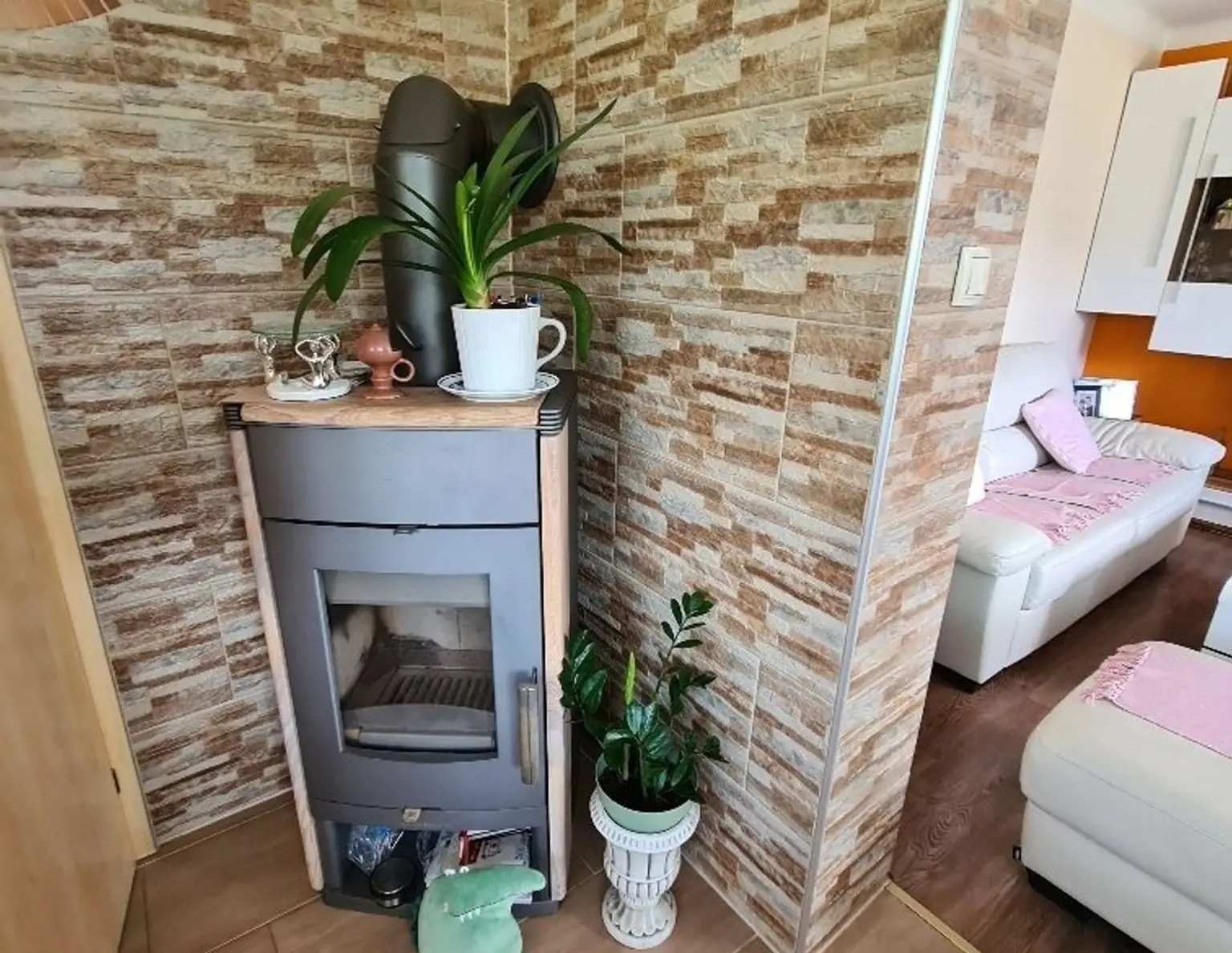 Wohnhaus mit eigener Wasserquelle!