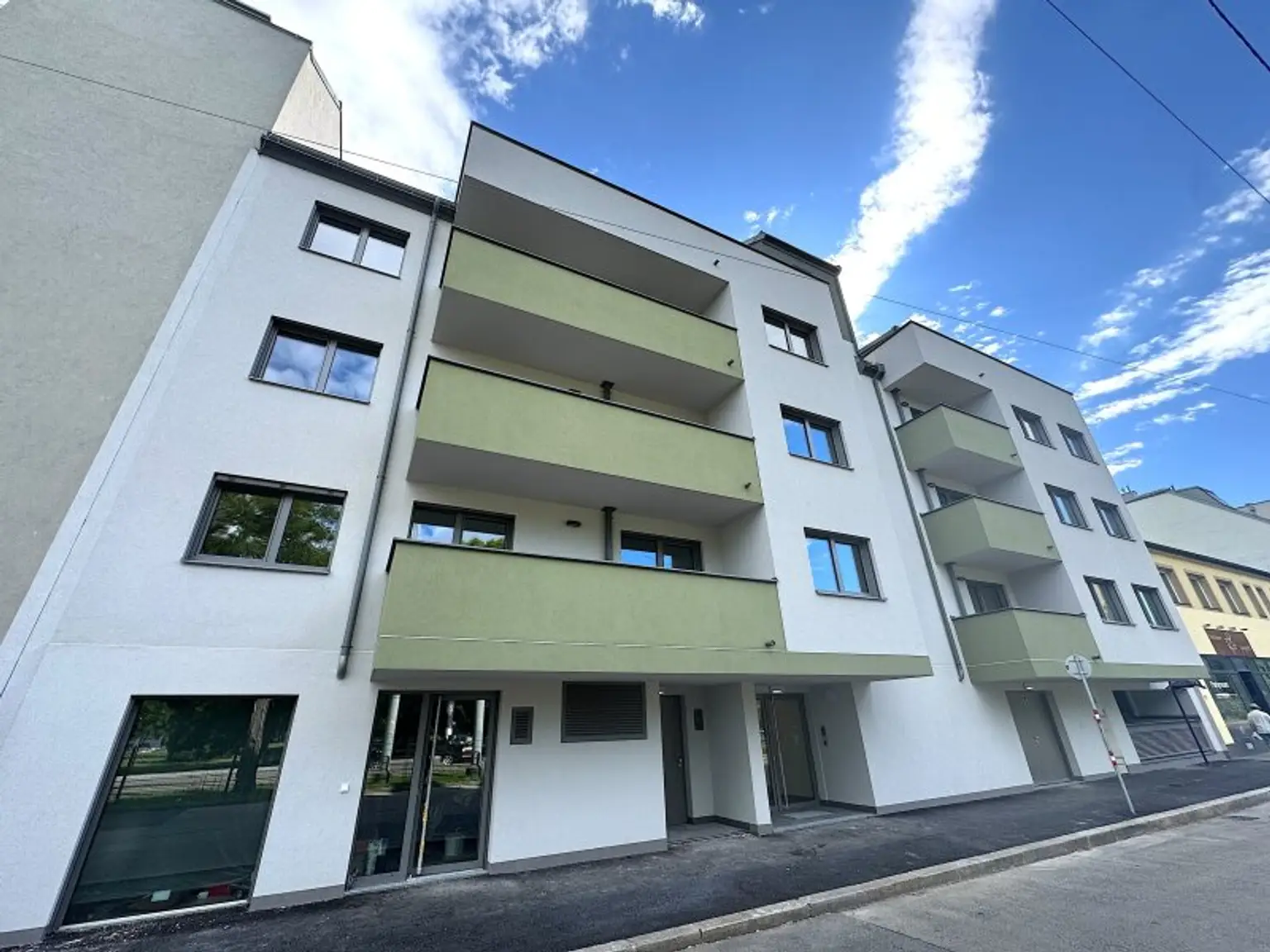 EIGENGRUND NÄHE ALTE DONAU – FREIFLÄCHEN - LUFTWÄRMEPUMPE – KELLER – GARAGE – U-BAHN!