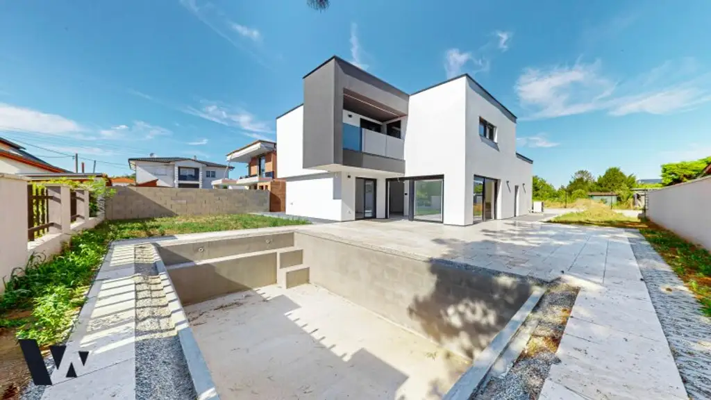 MODERNES DESIGNERHAUS MIT GARTEN & POOL | ERSTBEZUG | VIDEO-PRÄSENTATION