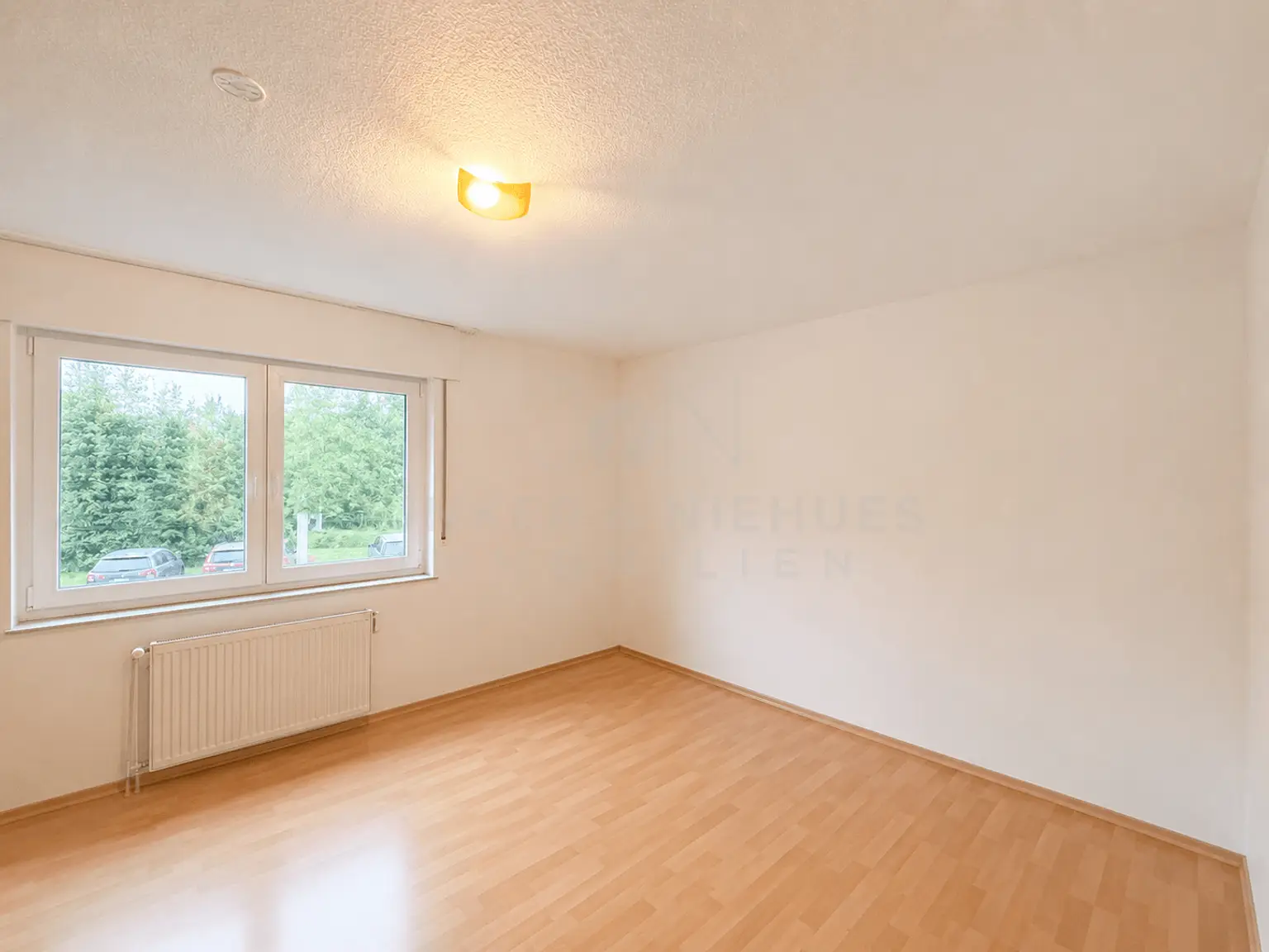 Schlafzimmer EG Li (KI-gestützt)