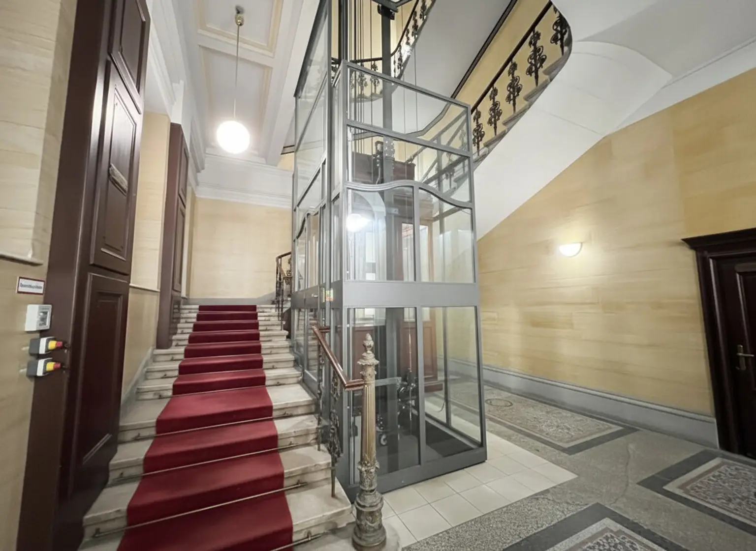 In Vorbereitung: UNBEFRISTET und ERSTBEZUG: Klimatisiertes Altbau-Wohnjuwel in perfekter Innenstadtlage