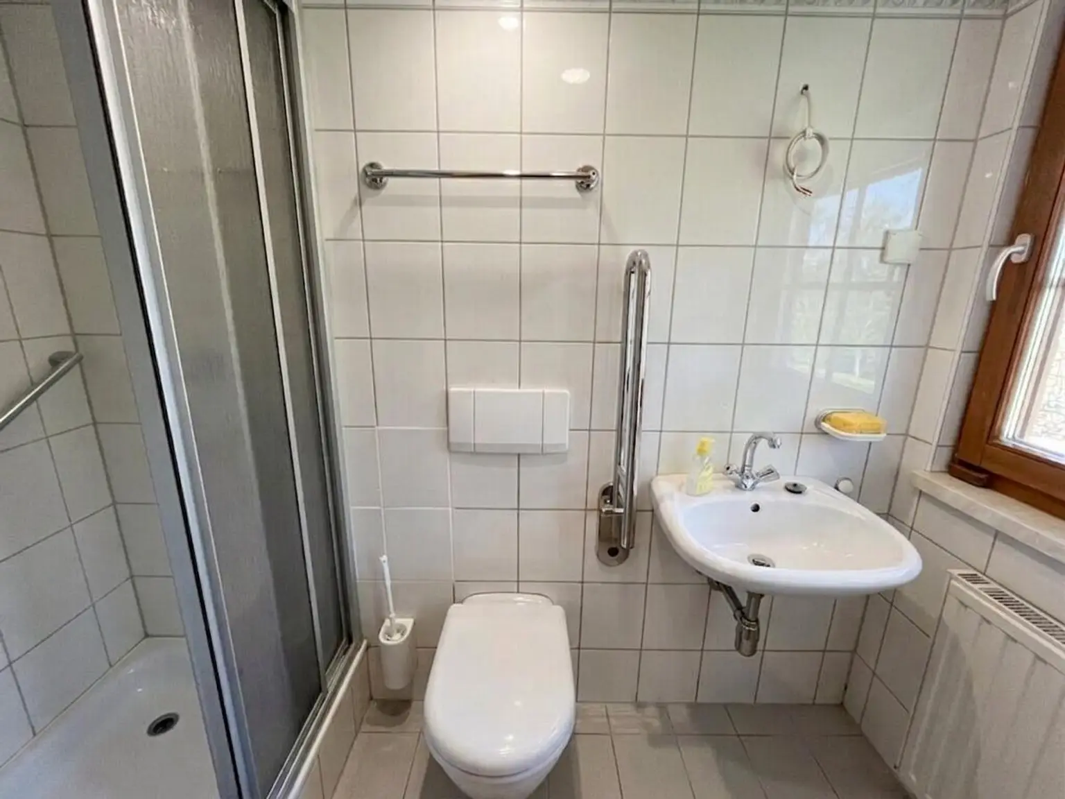 separates WC mit Dusche