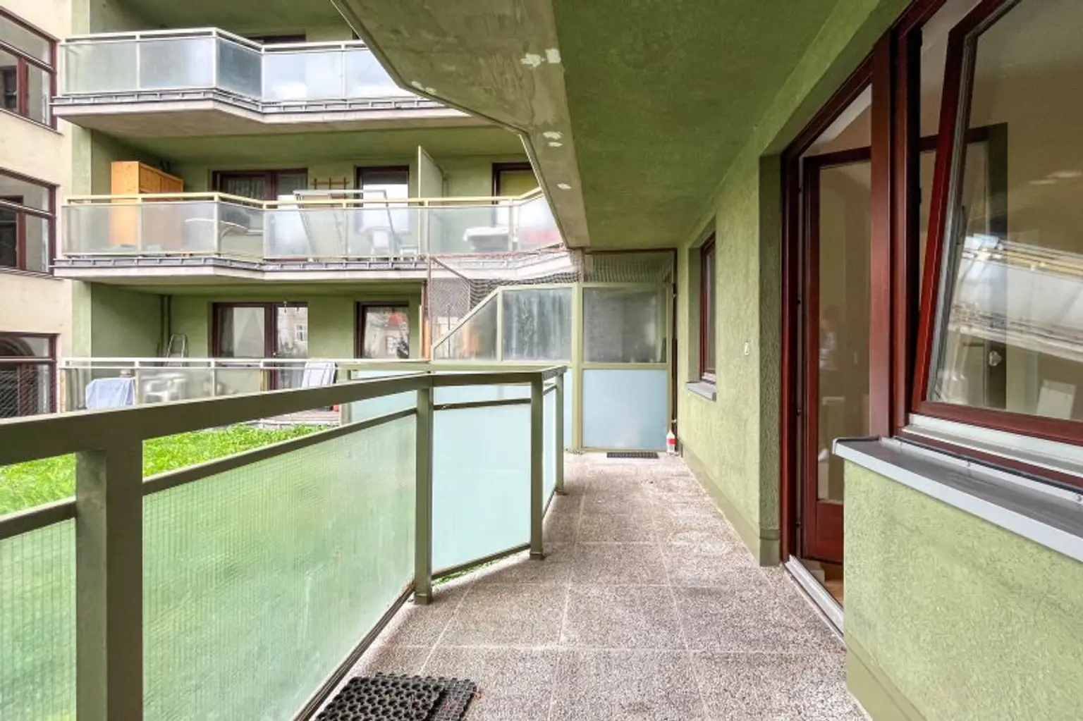 3-Zimmer-Wohnung mit Loggia in ruhiger Hoflage – saniert & sofort bezugsbereit