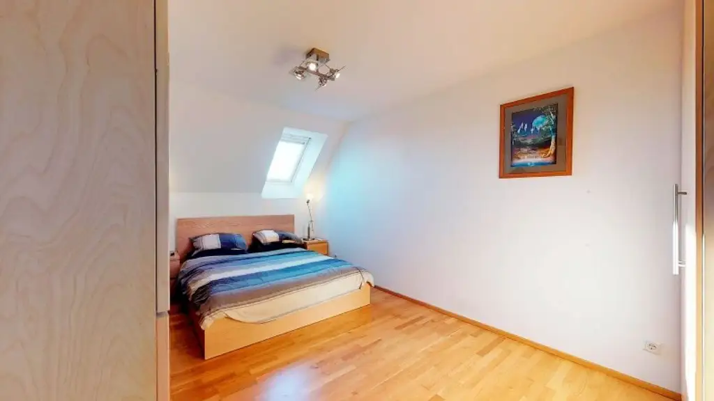 Auserlesene, klimatisierte Stadtwohnung mit Balkon und Dachterrasse mit fantastischem 360° Panorama-Blick über Wien