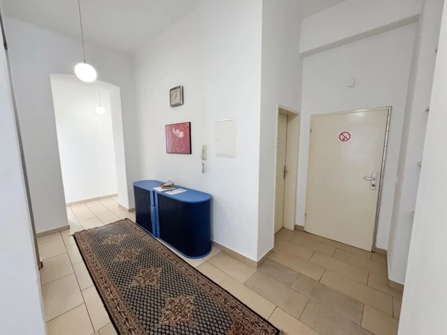 Büro / Ordination im Erdgeschoss mit Terrasse! 95,70 m2 Vier separate Räume mit 47 m2 Kellerfläche! Nähe Thaliastraße!
