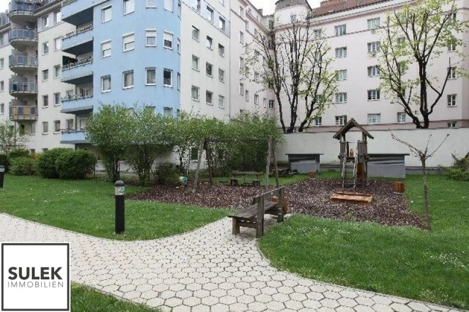 **VORMERKEN** ab Oktober: ruhige 2 Zimmer Wohnung mit praktischem Grundriss & Balkon (hofseitig)  & mit Stellplatz - Nähe Spengergasse // Matzleinsdorfer Platz