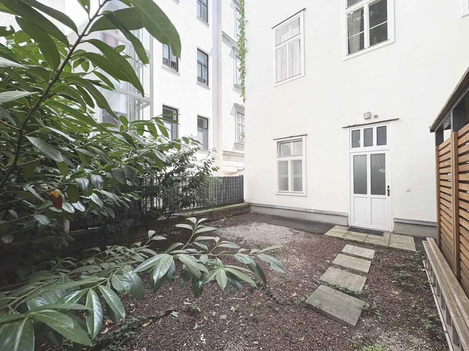 Gemütliche 2 Zimmer Wohnung mit Eigengarten
Nähe Altes AKH