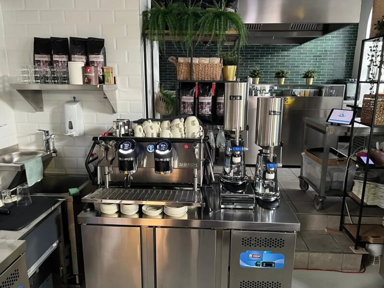 Voll ausgestattetes Gastroloka in Top-Lage beim AKH – sofort betriebsbereit!