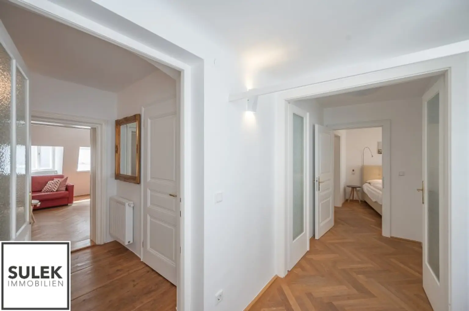 voll möblierte 2 Zimmer DG-Wohnung in Bestlage // Nähe Graben - Stephansdom
